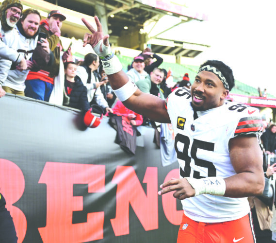 Sources: Browns trade top defender Garrett to Rams